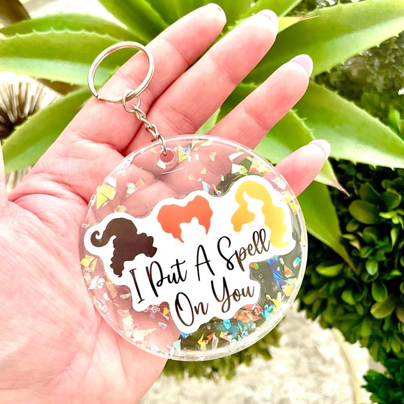 Hocus Pocus Sanderson Sisters Keychain - Picture 2 of 4